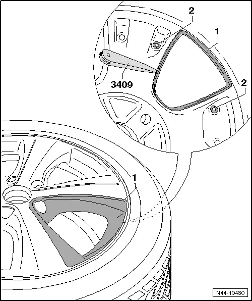 Audi Q3. Decorative Trim, Removing