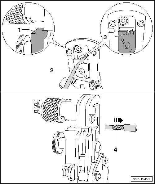 Audi Q3. Removing Outer Jacket of Insulation